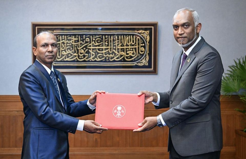 Yazmeedh isthiufaa dhinumun JSC ah raees ge aa beyfulhaku