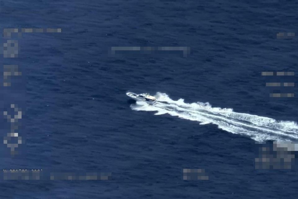 Dhoani adiyah dhiya huvadhoo kanduge fun'minugai askaree adhi nuclear submarine ves dhathuru nukurey
