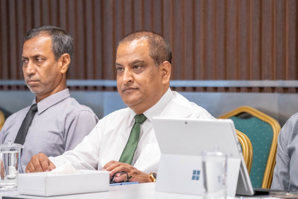 Vazeefaa dhinumuge kurin, LGA ge huhdha hoadhan Council thakah laazim koffi