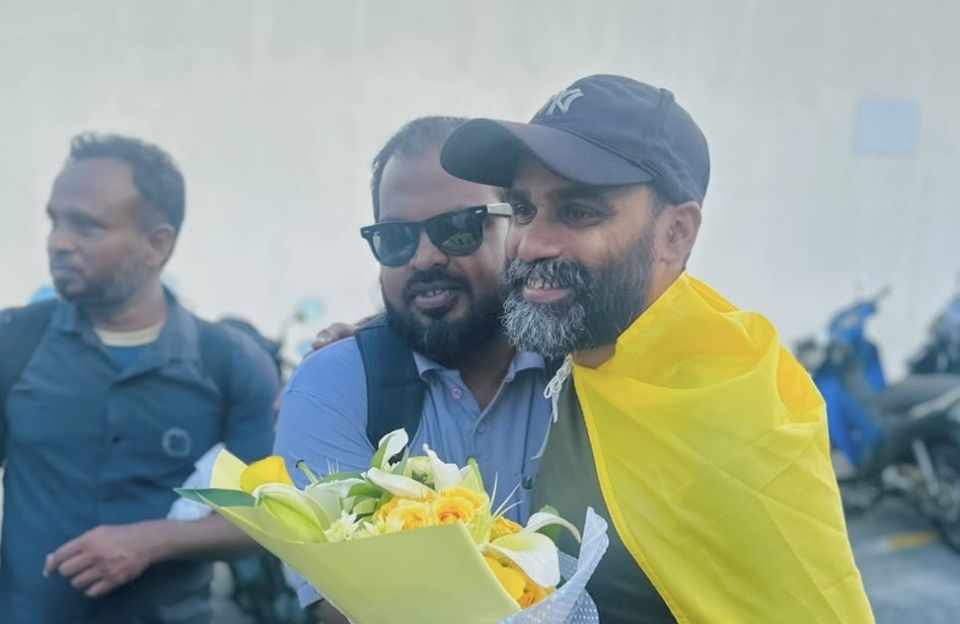 Shamin ge passport hifehettumah fahu, bandhun dhookollaifi