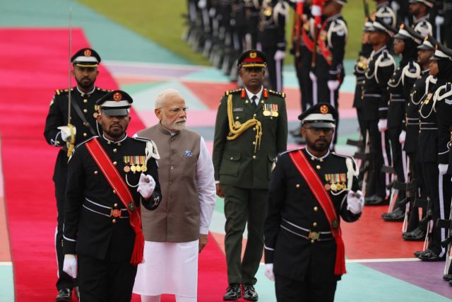 21 badeege salaamakaa eku, Modi ah Rasmeekoh maruhaba kiyaifi