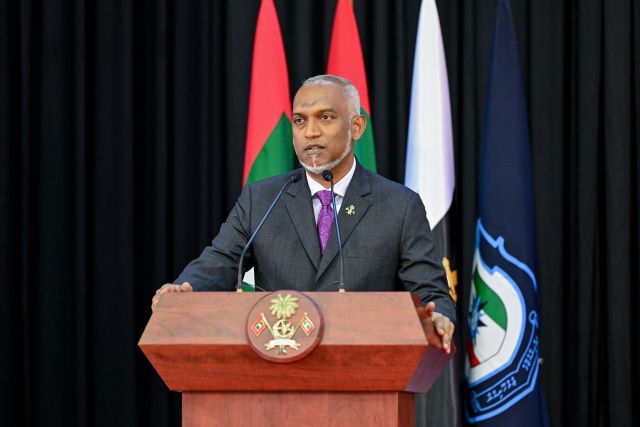 Salaamathee baaruthakah kohdheyn jehey kankan kuraanee fakhuruveri kamaa eku: Raees