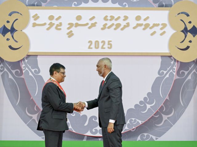 Kureege uhthama fandiyaaru mu'thasim ah nishan izzundheenge izzathuge lagabu aruvaifi 