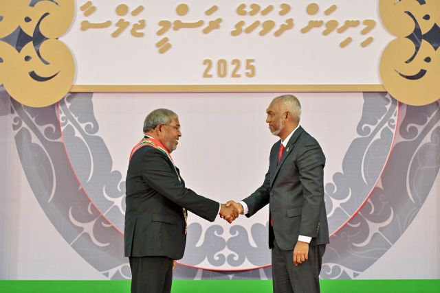Qasim ah ves nishan izzundheenuge izzathuge sharafu aruvaifi 