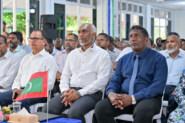 Dhathi'thakun araaganevijje, massaikkai kureveyne magu vanee fahivefai: Raees