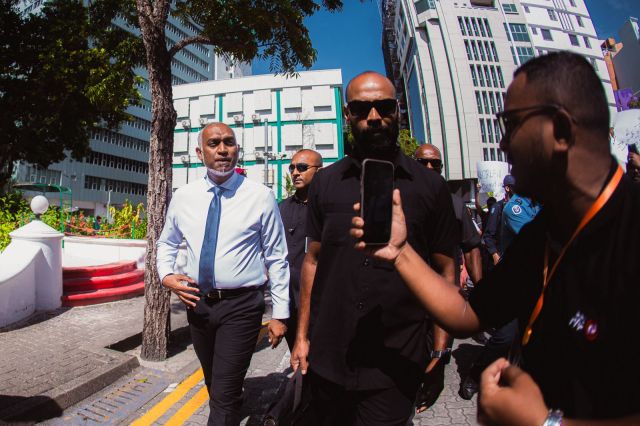Mi’ee 100% media pro sarukaareh: Raees
