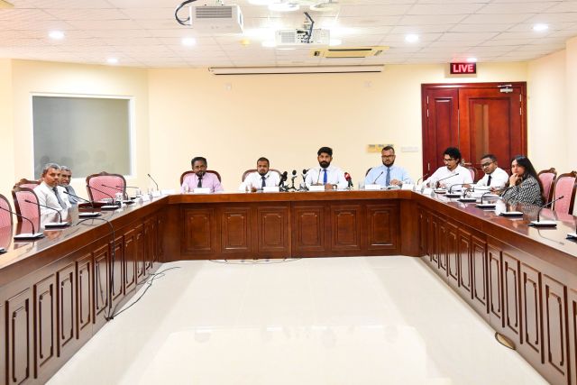 Bill othee noosveri kamaai khiyaalufaalhu kurumuge minivan kan ves gehlley gothah: MMC