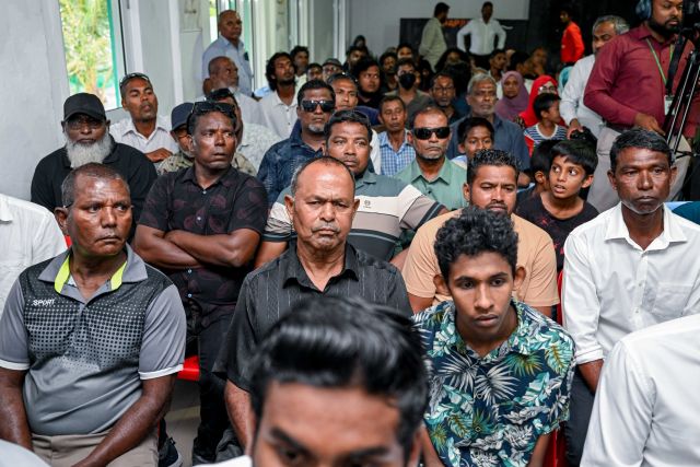 Aadheyhaa eku fee'alee rayyithun edhunee huttifaivaa mashroou thah alun fattai dhinumah 
