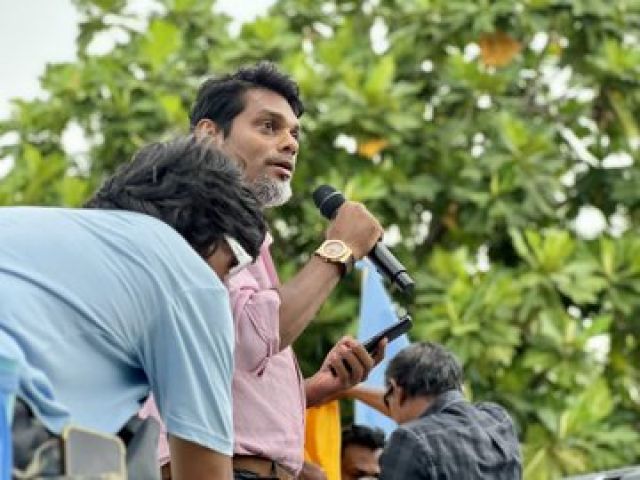 Sarukaarun ulhenee kiriyaa kaalevey varu kuran, beynumakee alhuvethikurun: Amru