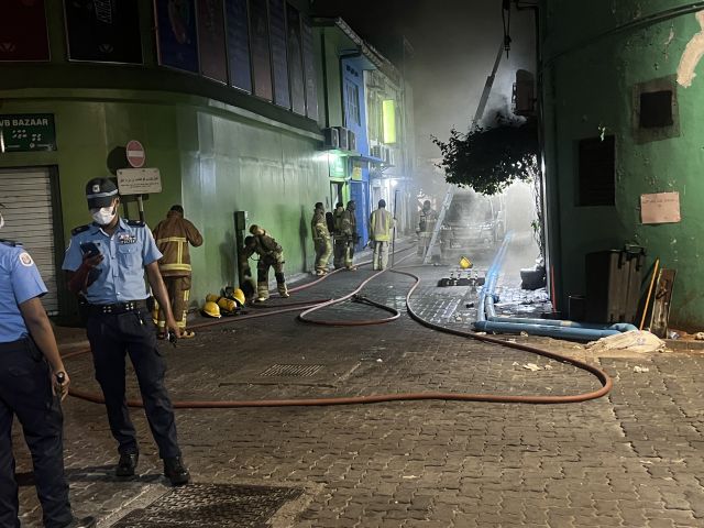 Baazru lily F&B ge fihaara ehggai alifaanuge haadhisaa eh hingaifi