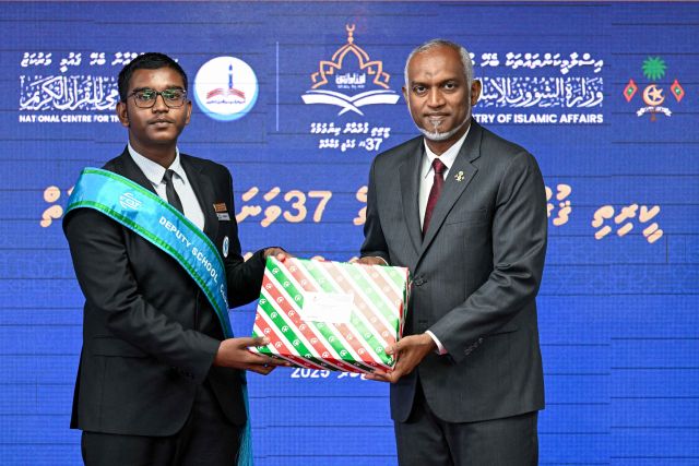 Quran kiyevumakee fakhureh kamugai dheken beynun: Raees
