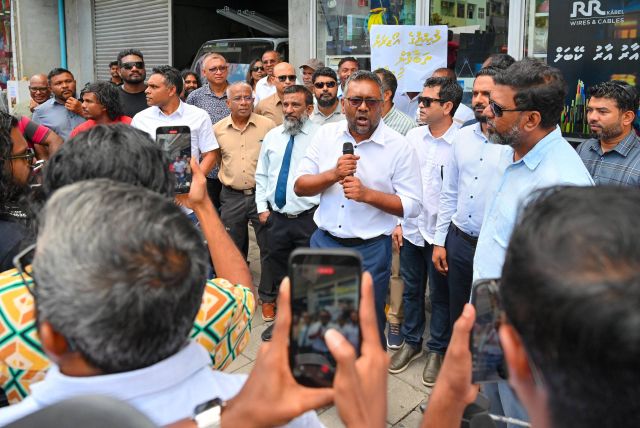 Fayyaz ACC ah haaziru koffi, nikume vadaigen vidhaalhuvee 17 november gai ehmmen male’ aumah