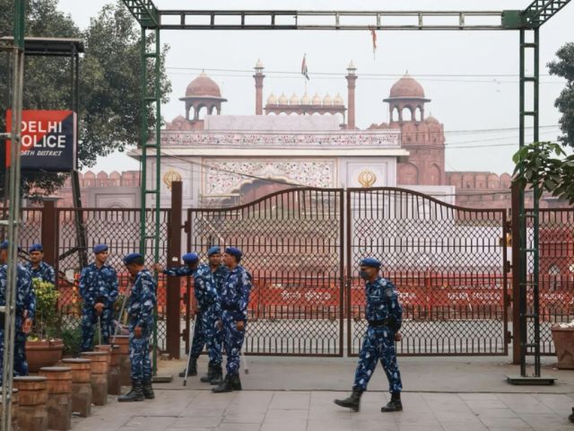 Delhi govun kashmirun hayyaru kuri meehunnaa gulhumeh veytho balanee