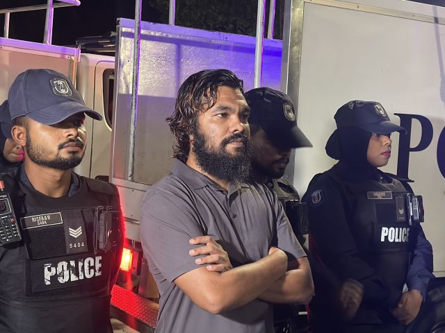 Anhen gondithah kanda'elhee PNC beynunvi gothah, muraajaa kuran jehey: Lam'aan