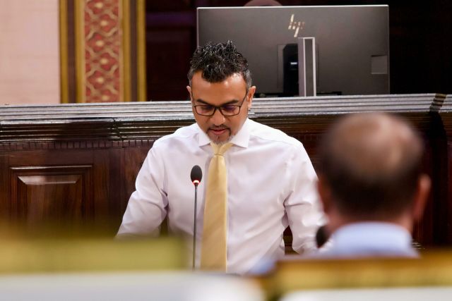 Riyaasee bayaanah idhikolhuge javaabu: Mi'varuge naagaabil veri kameh naadhey