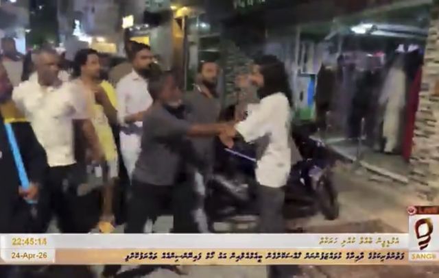 Mayor Azim ah muzahara the’rein hamalaa dheefi